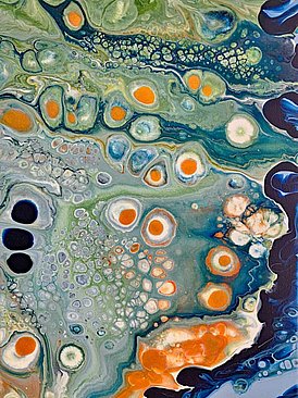 Ein blauers Farbspiel in den Tiefen des Oceans
